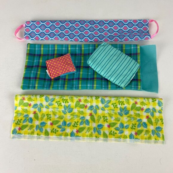 Dollhouse Accessories Battat & Unbranded Blankets & Pillow Case Lot - Picture 1 of 5